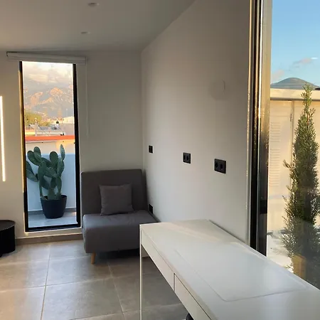 Hyperion Penthouse דירה *