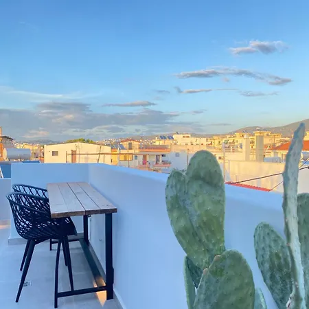 Hyperion Penthouse דירה *